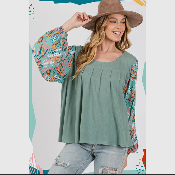 Regular Size Solid Top with Floral Contrast Print
Top